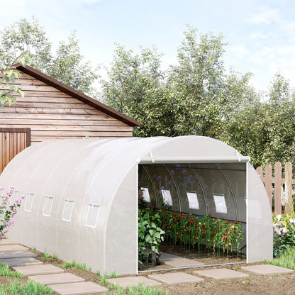 Serre tunnel 18 m² blanche installée dans un jardin
